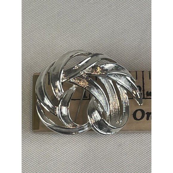 Vintage Monet Swirl Brooch Pin Silver Tone Shiny Textured 2" Signed - Picture 9 of 9